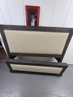 Queen wooden bedroom set