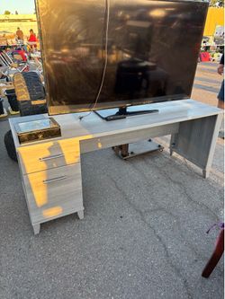 Computer desk