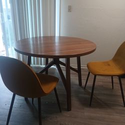 Mathis Brothers Circular Table