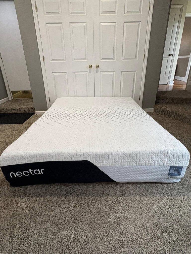 Nectar, Nectar Classic Memory Foam, Queen, Like New