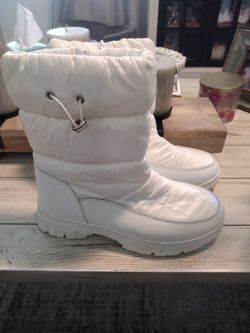 Woman's Snow Boots