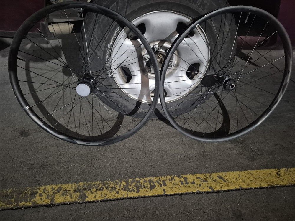 Pair Of Giant SLR 1 42 Disc WheelSystem Rims. Front And Back.