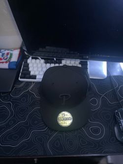 New Era 59FIFTY Black Fitted Hat Size 7 3/8 - Raised P Logo - Like New