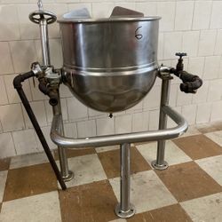 Dover Steam Kettle - Manual Tilt. 