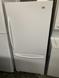 Nevera de 30”Maytag freezer abajo