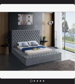 Johnnay Upholstered Platform  Queen Size Storage Bed