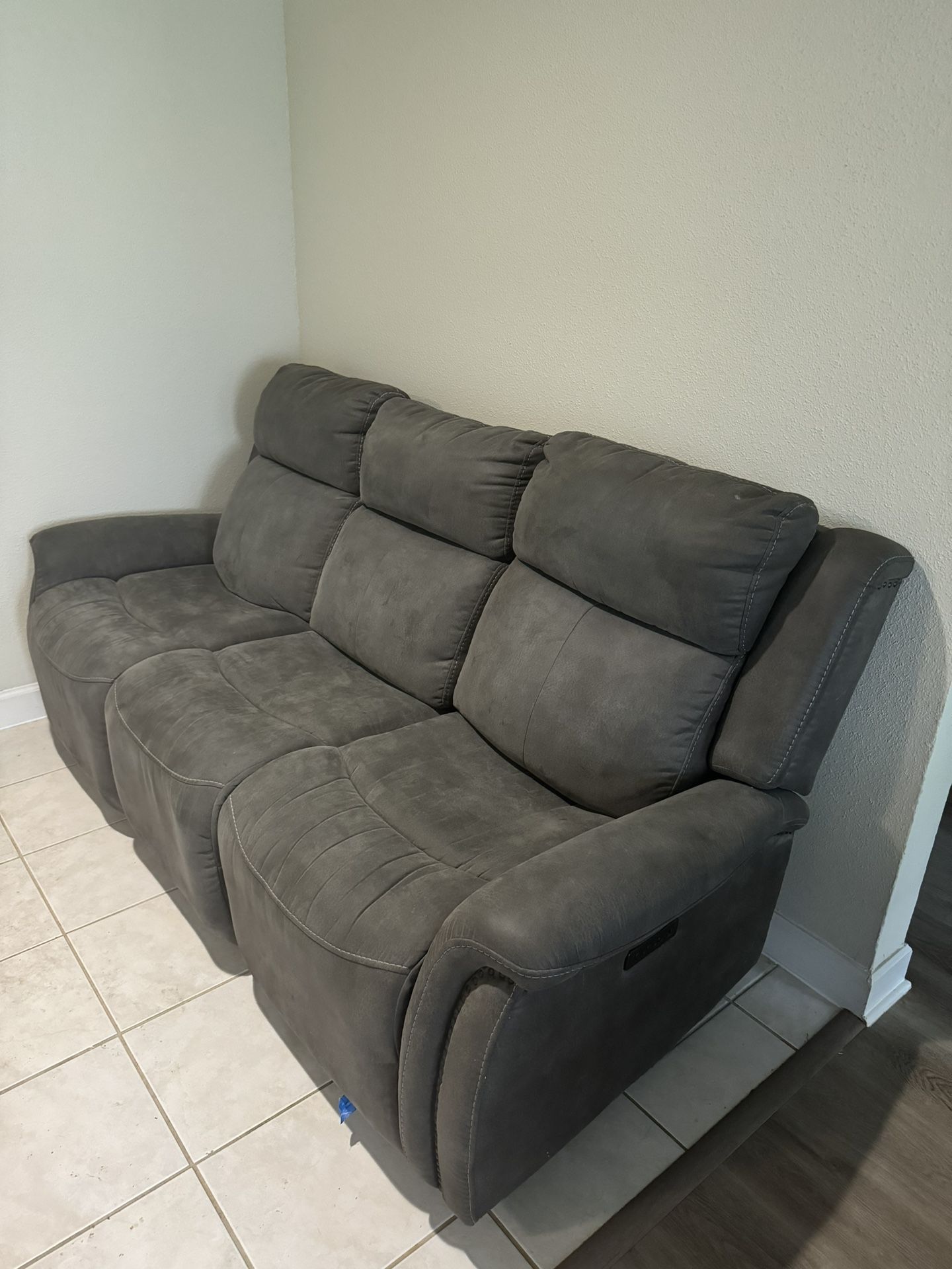 Reclining Couch With USB 