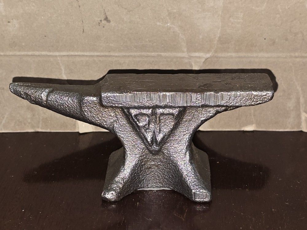 Vintage 1lb Iron Anvil Salesman Sample - G & C Foundry in Sandusky Ohio