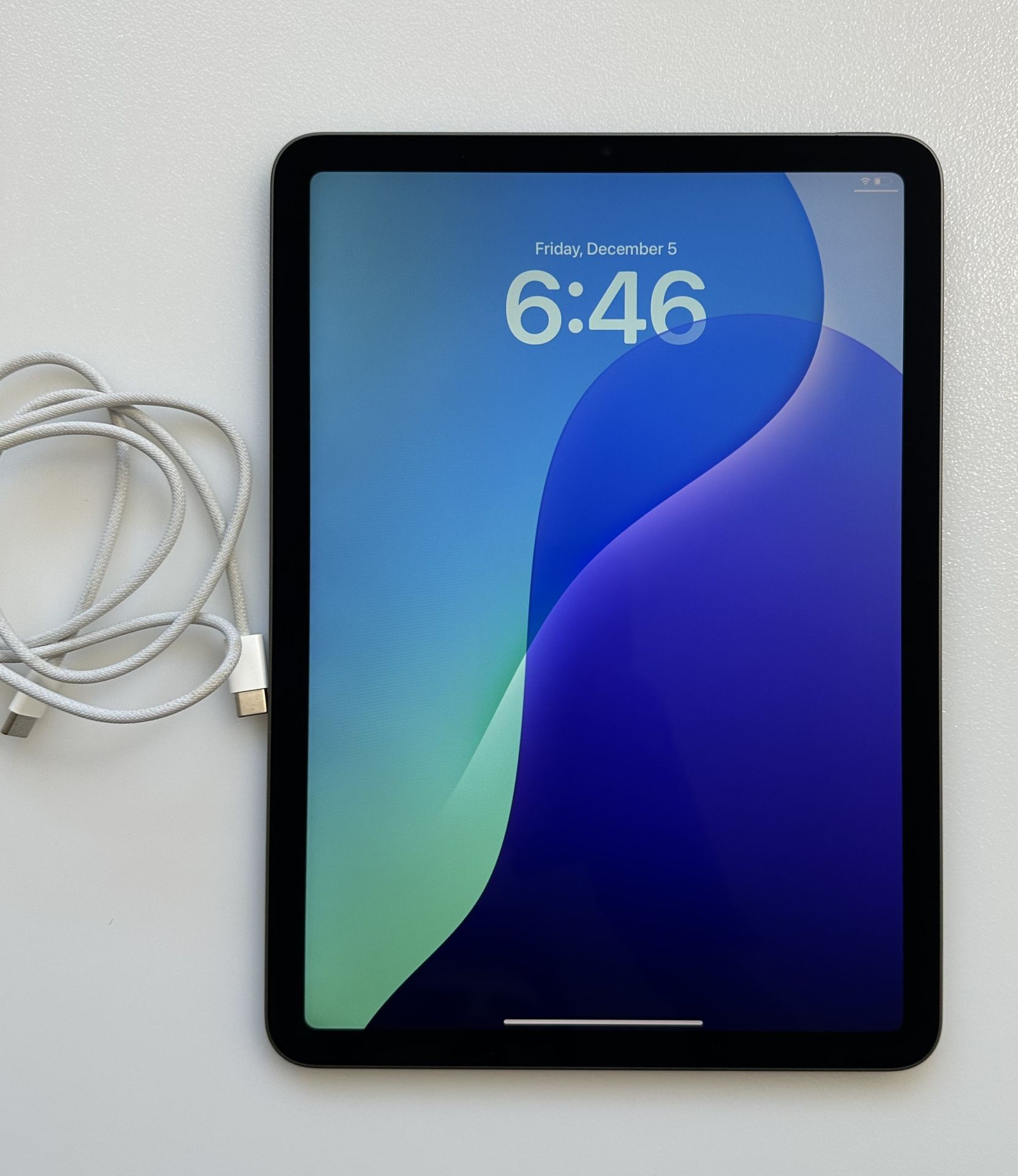 Apple iPad Air 5th Gen 10.9” M1 Chip 64GB Space Gray