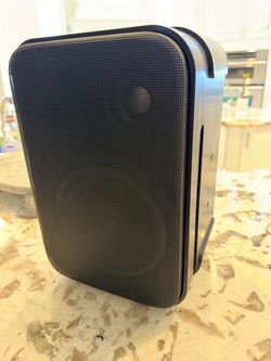 Outdoor rated speakers and wall mounts NEW