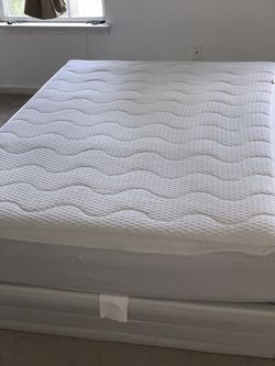 Queen size matching box frame & tempurpedic mattress