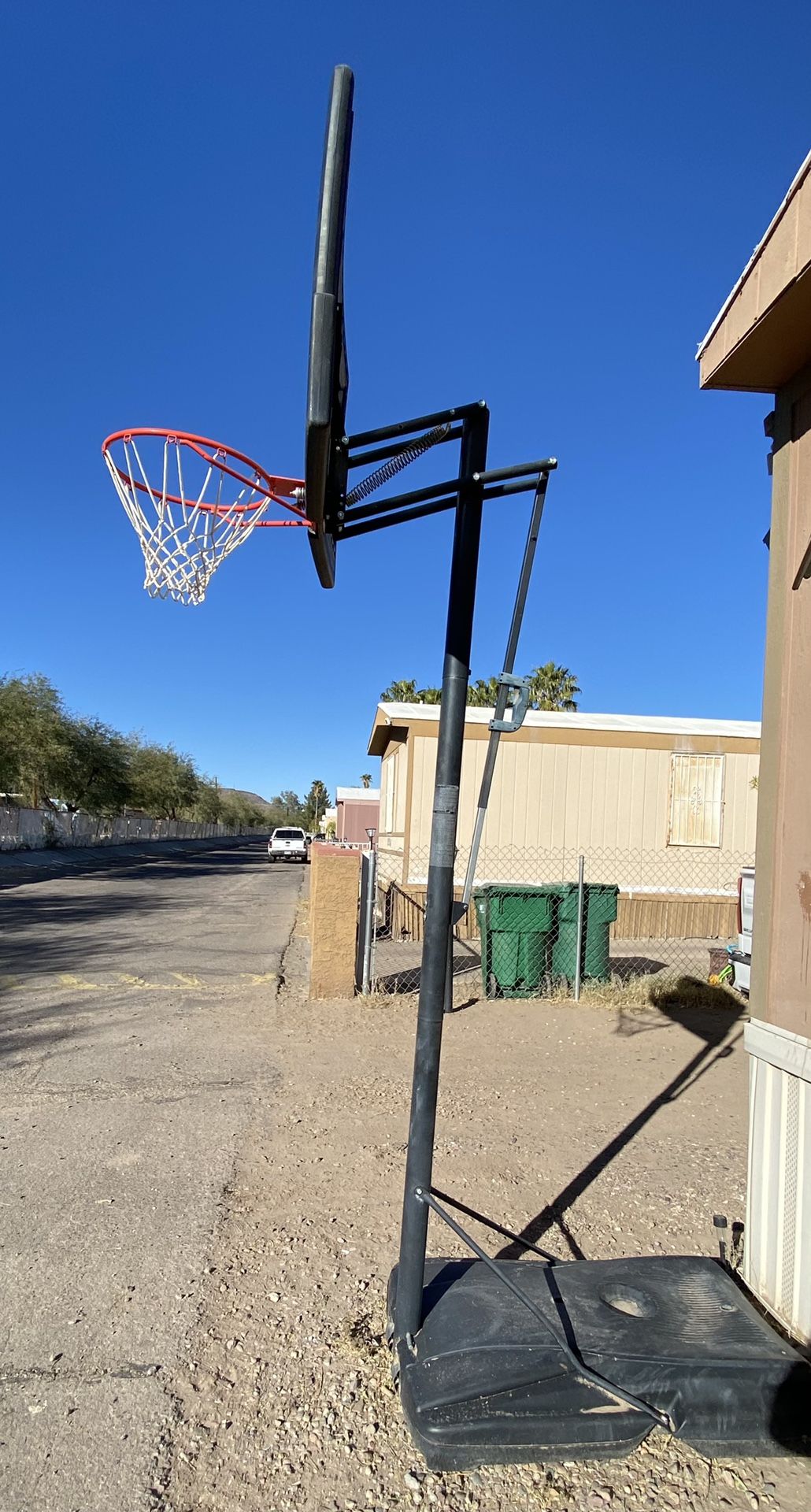 Basketball hoop