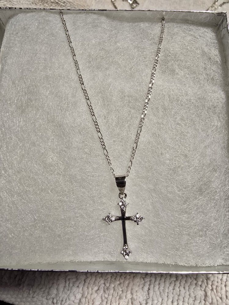 24in Sterlng Silver Figaro Style Chain With Cross Pendant