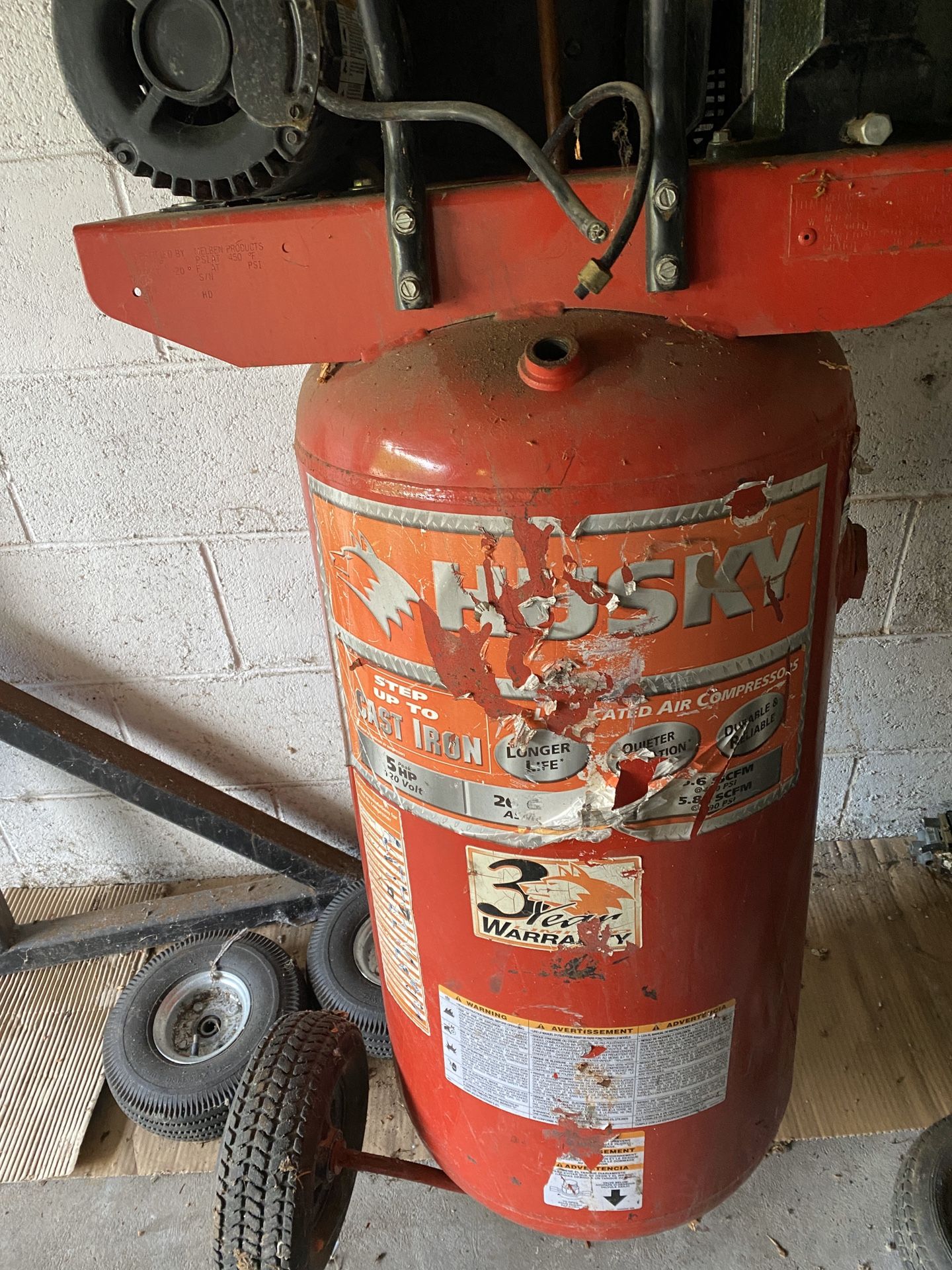 Husky air compressor 26 gallon 5hp needs pressure regulator. for