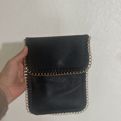 🖤 Mini Black Purse with Gold Chain
