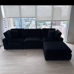 Black Sectional/// Chaise.  Same Day Delivery 
