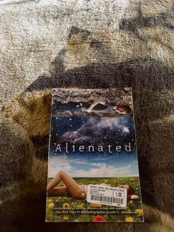 Alienated by Melissa Landers Paperback