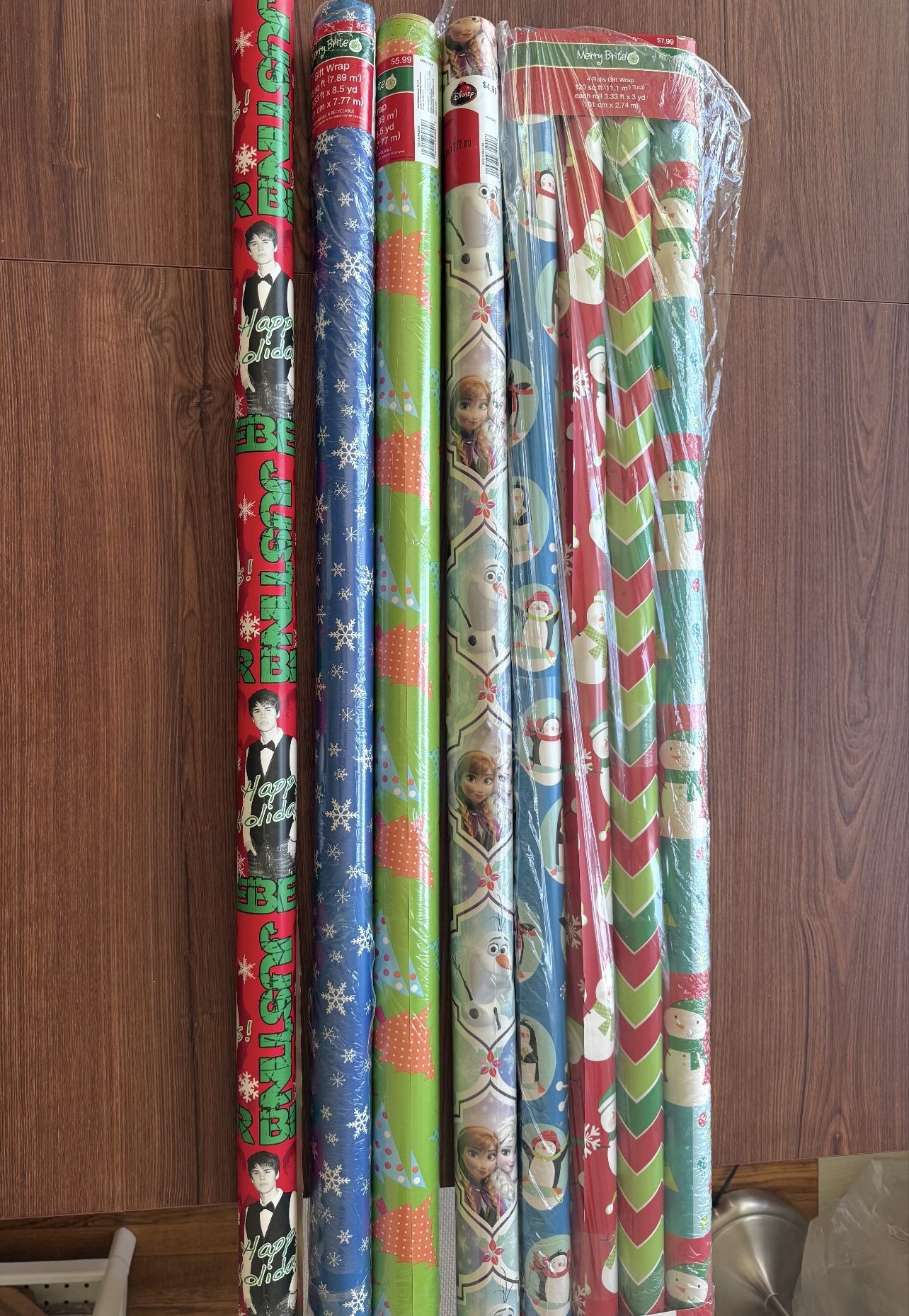 New 8 Christmas Wrapping Paper 