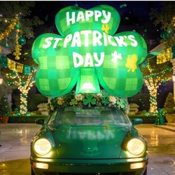 Brand New Unopened    5ft St Patricks Day Inflatables Shamrock Car Roof Decorations Outdoor St. Patrick's Clover Blow Up Inflatable Yard Decoration wi
