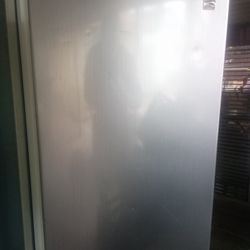 Kenmore 4.4 Cubic Feet Refrigerator