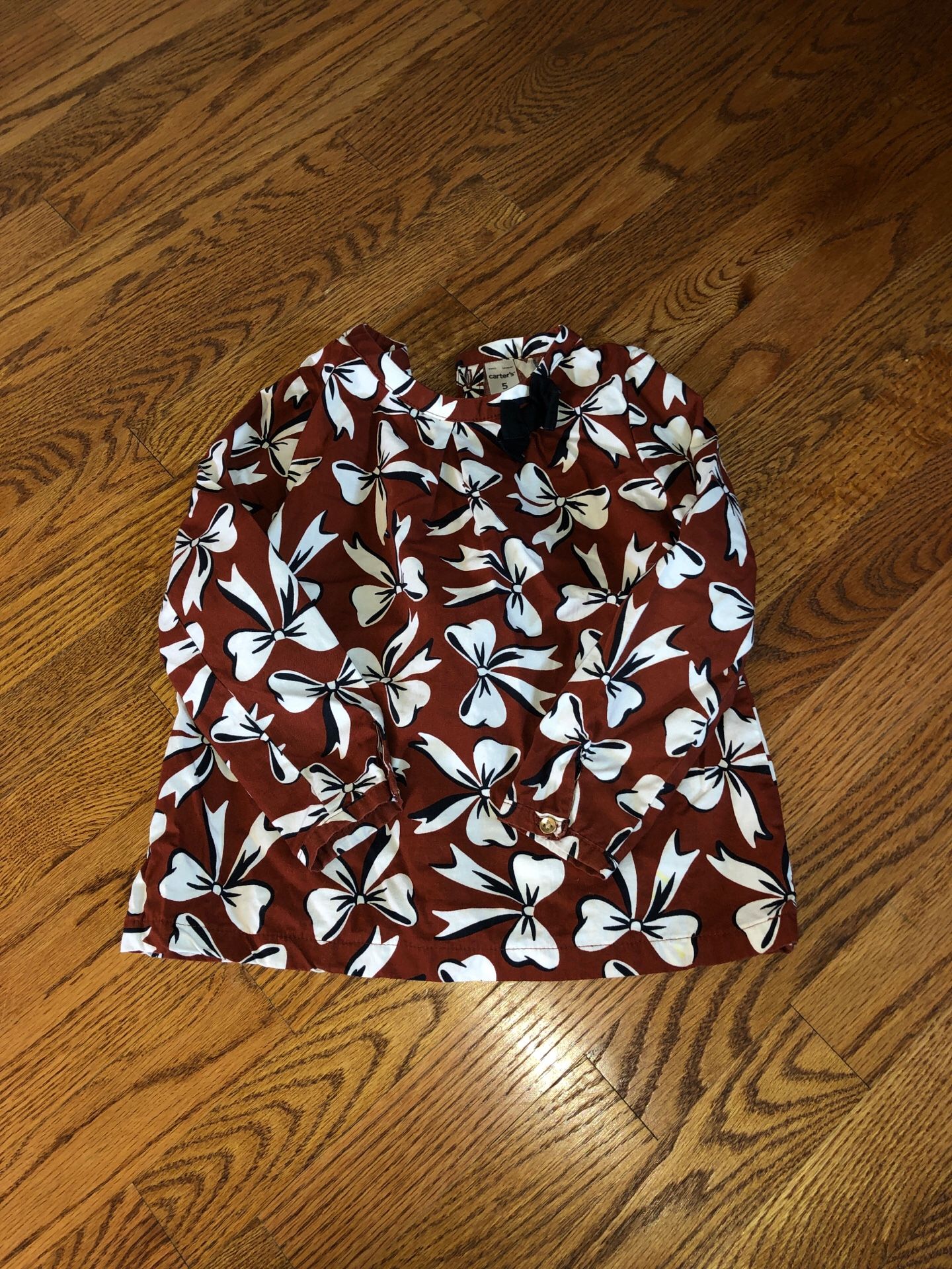 Carter’s girls shirt size 5 great condition