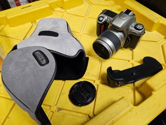Nikon F65 35mm Film SLR Camera with Lens and Case