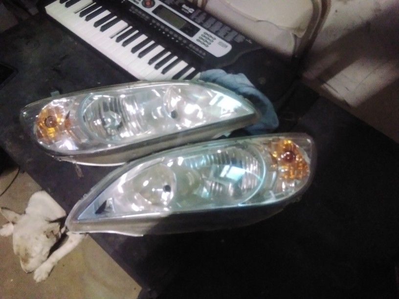 Headlights   2005 Honda Civic   &2002-2006 Lincoln Navigator 