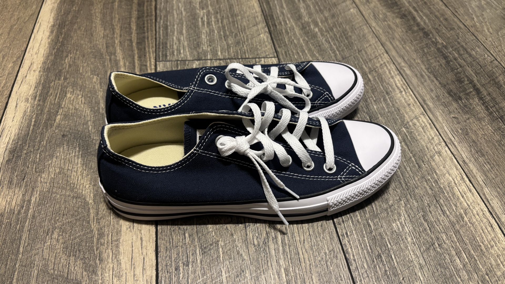 Classic Navy Converse Chuck Taylor All Star Low Top Unisex (Size 6M/8W)