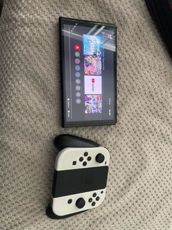 Nintendo Switch OLED (White Joy-Cons + Grip) - Tablet & Controllers Only