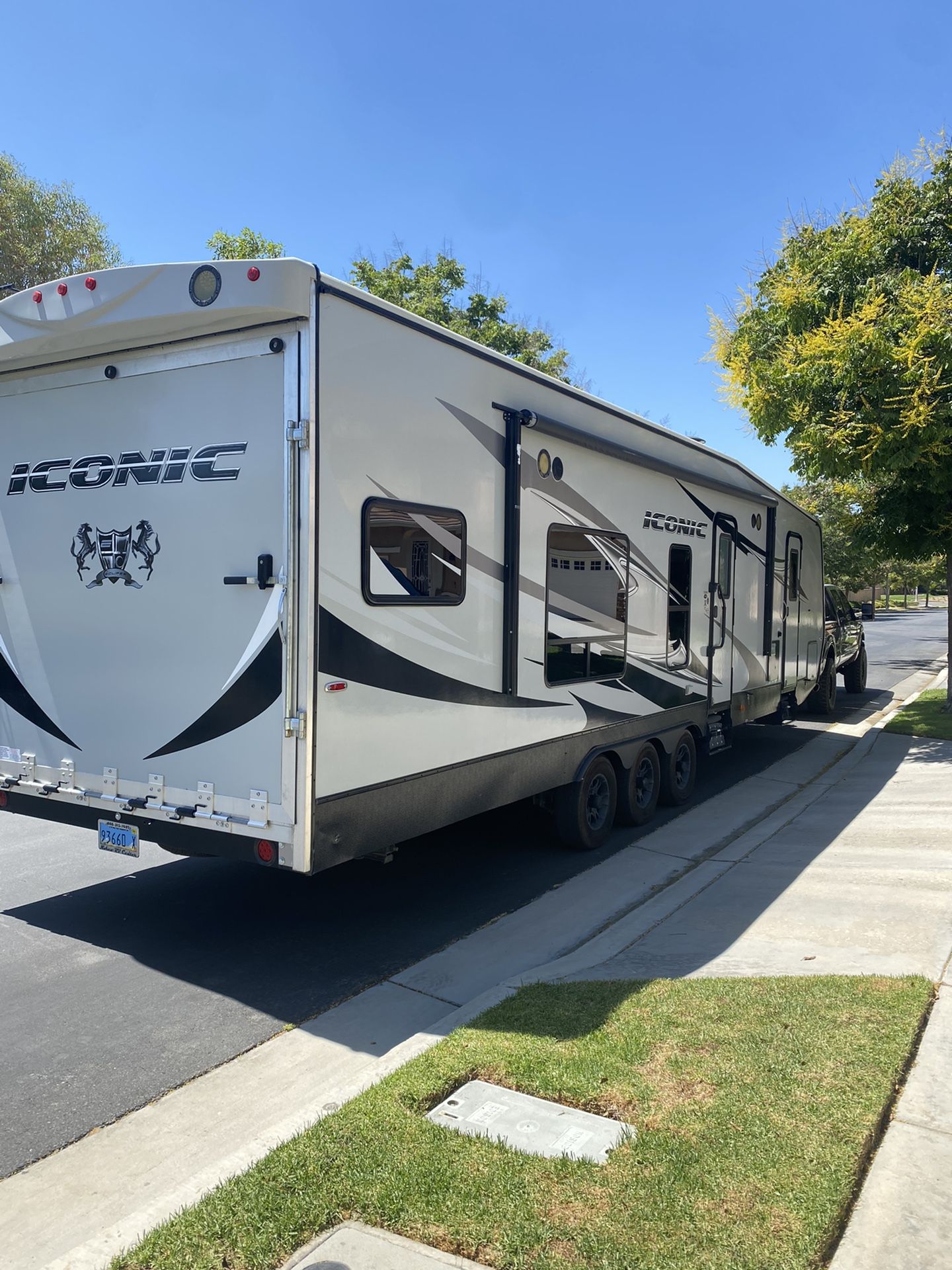 2017 Eclipse Iconic 32 Foot- Toy Hauler