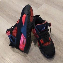 Jordans Thunders 4's 