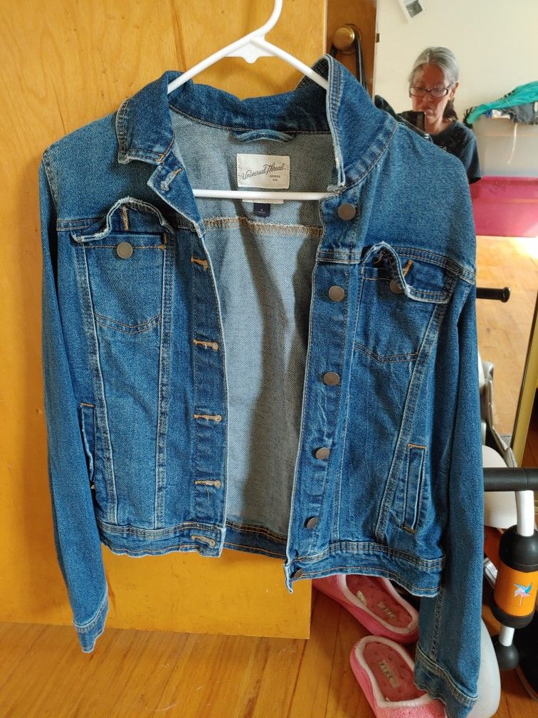 Universal Thread Size Small $20