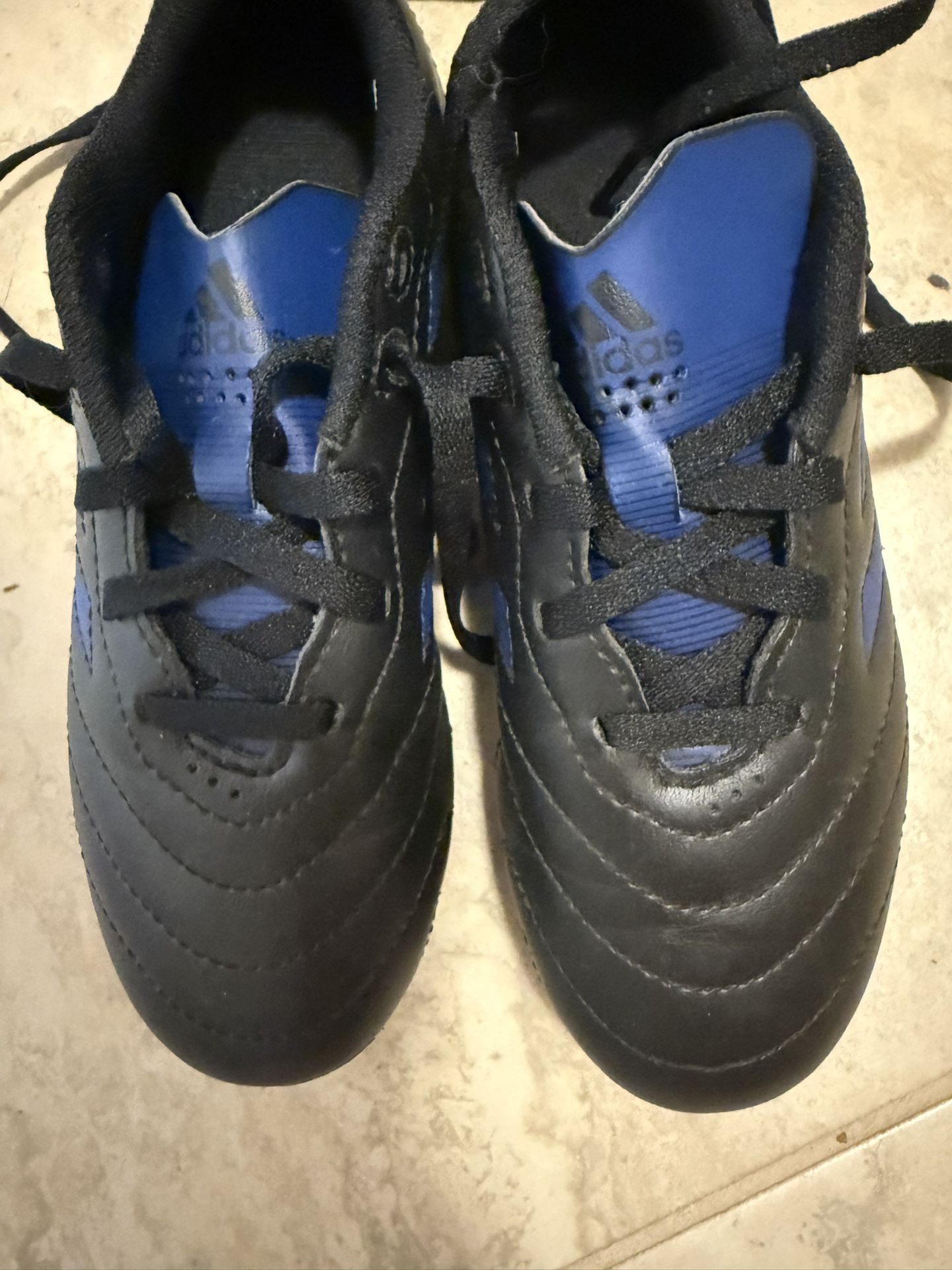 Soccer Shoes - Size US -1