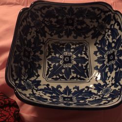 Cobalt Blue And White Oakleaf Pattern Serving Bowl