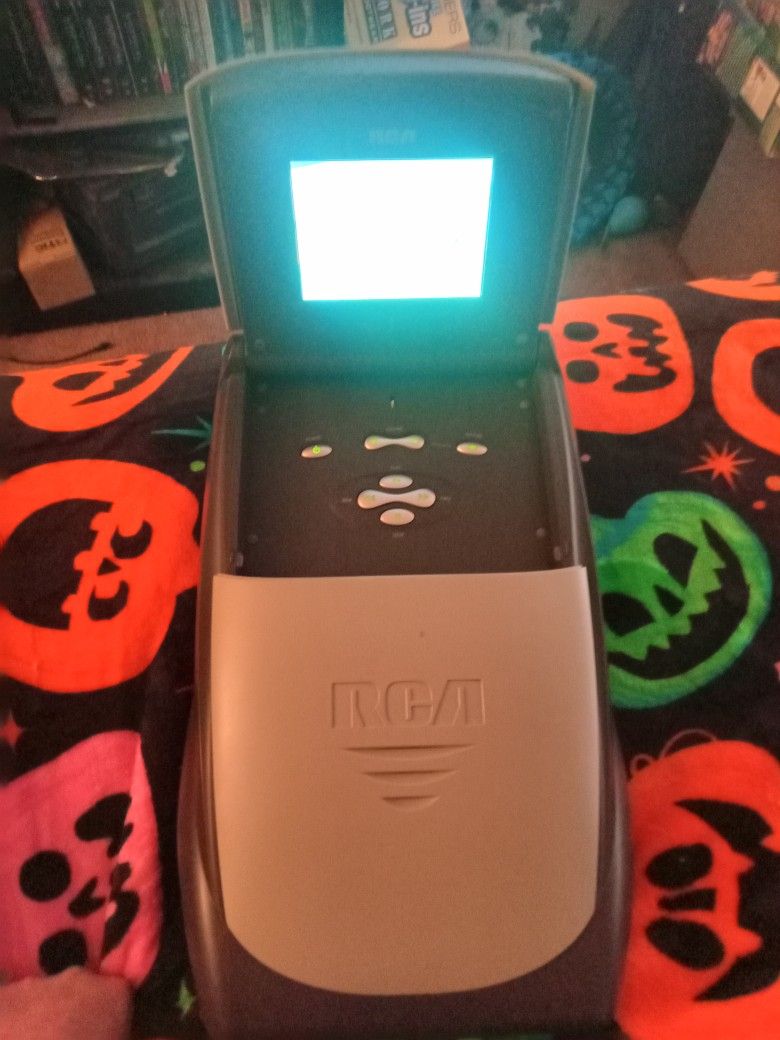RCA Portable VHS Player With LCD Screen 