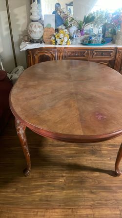 Diner Table Wooden With No Chairs It S Accommodated For 6 People 