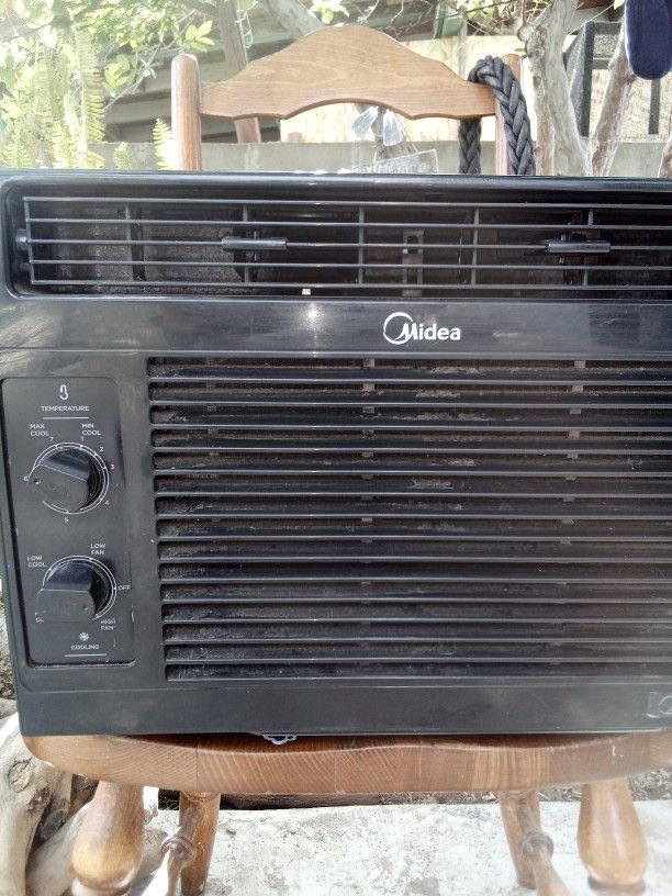 Window AC Unit