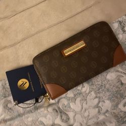 New Adrienne Vittadini Clutch/ Wallet