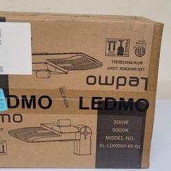 200 Watts LED SHOEBOX WITH PHOTOCELL 