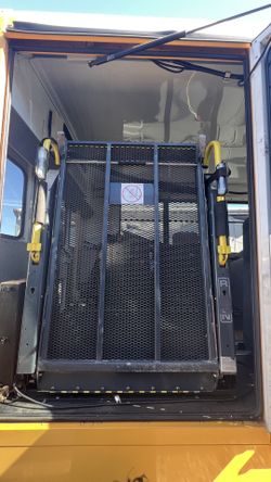 Ricon Wheelchair Bus/Van Lift 🦽🦼
