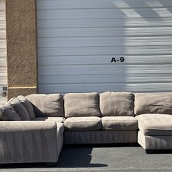4PC Sectional Couch Free Delivery 🚚 