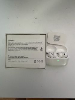 Apple AirPods Pro 3 with Charging Case