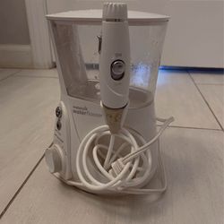 Fully functional waterpik water flosser WP-670C