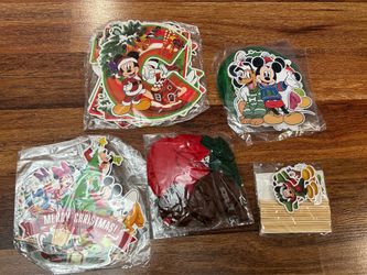 Mickey mouse merry Christmas decorations.