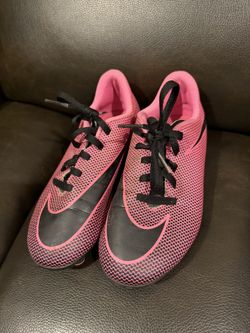 Girl’s Soccer Cleats Size 1