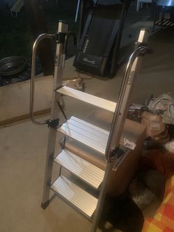 Ladder with Anti-Slip Mats Adjustable Handrail and Wide Pedals for Caravans, Lofts, Dormitory Double Beds
