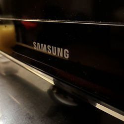 Samsung TV High definition 32inch LN32C450  TV Television