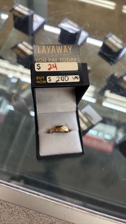 Ladies ring 10k
