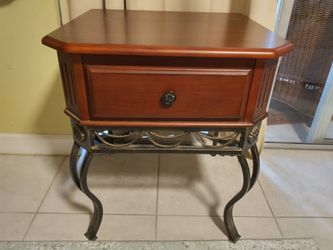 Pair of beautiful Antique Mahagony Nightstands