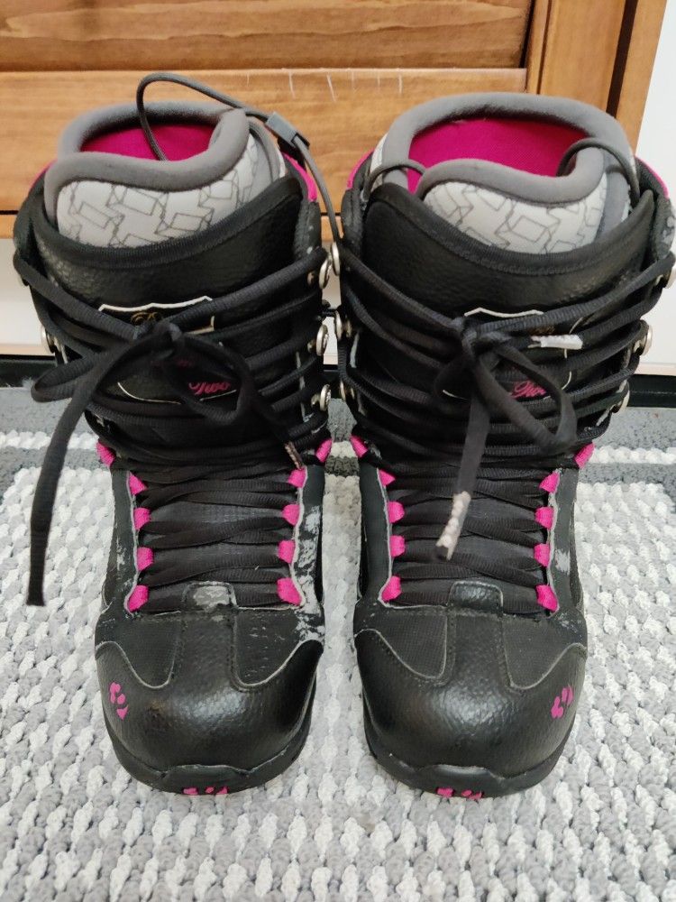 Women's Size 8 Thirty-two Prion Snowboard Boots